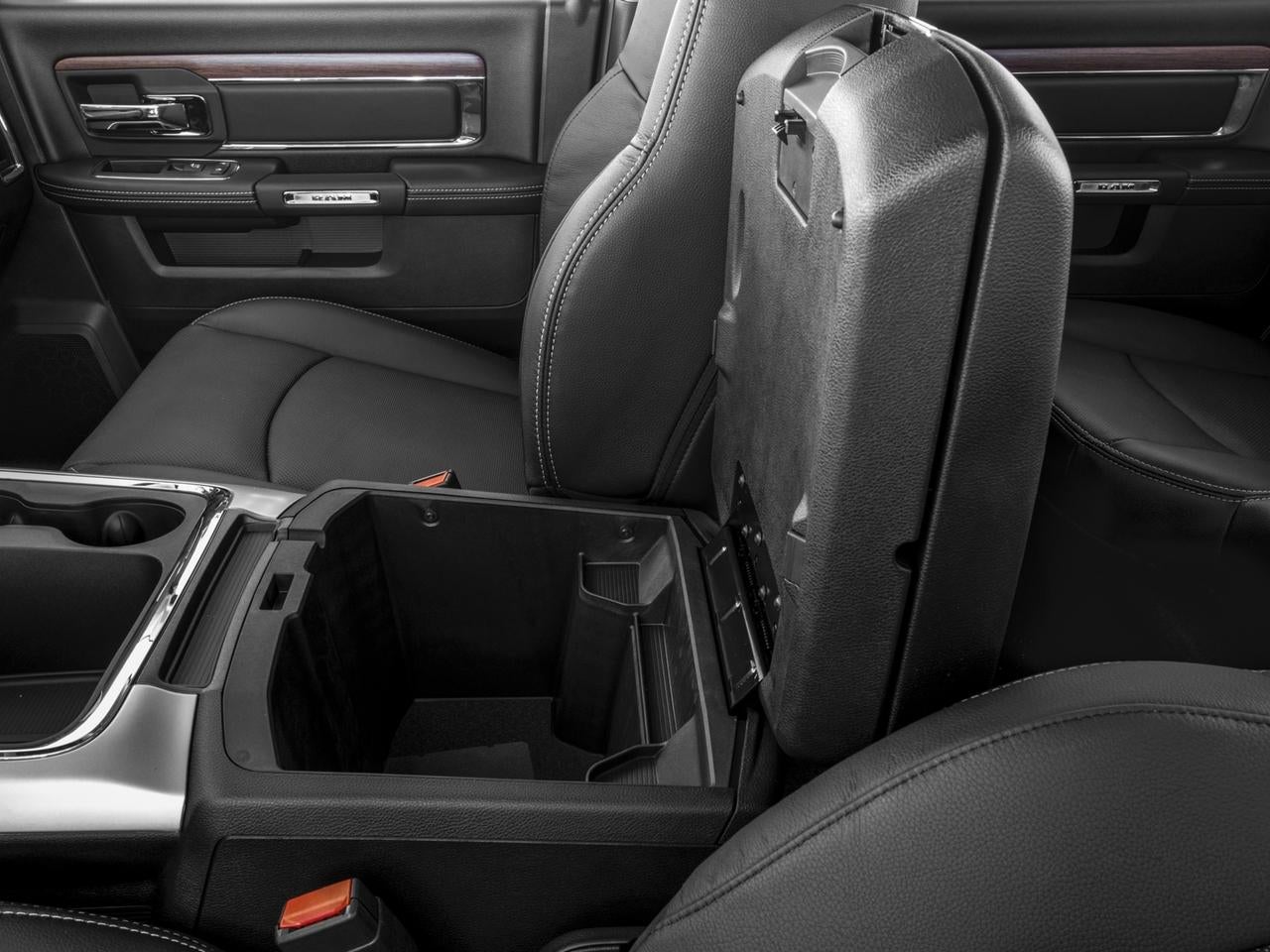 2016 RAM 1500 4WD Crew Cab 5.7 Ft Box Laramie