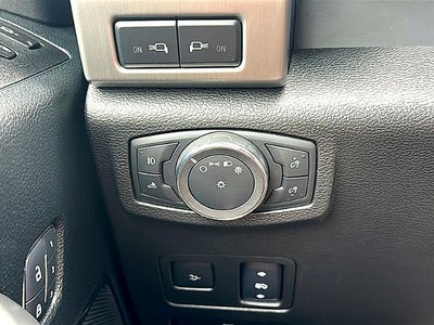 2018 Ford Super Duty F-350 SRW Platinum 4WD Crew Cab 6.75' Box