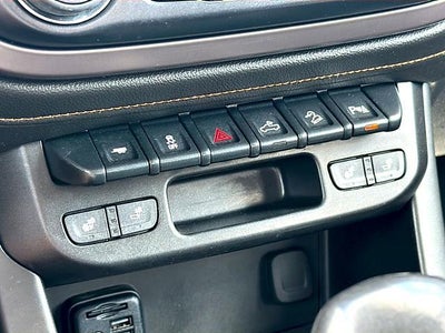 2022 GMC Canyon Crew Cab Short Box 4-Wheel Drive AT4 w/Leather