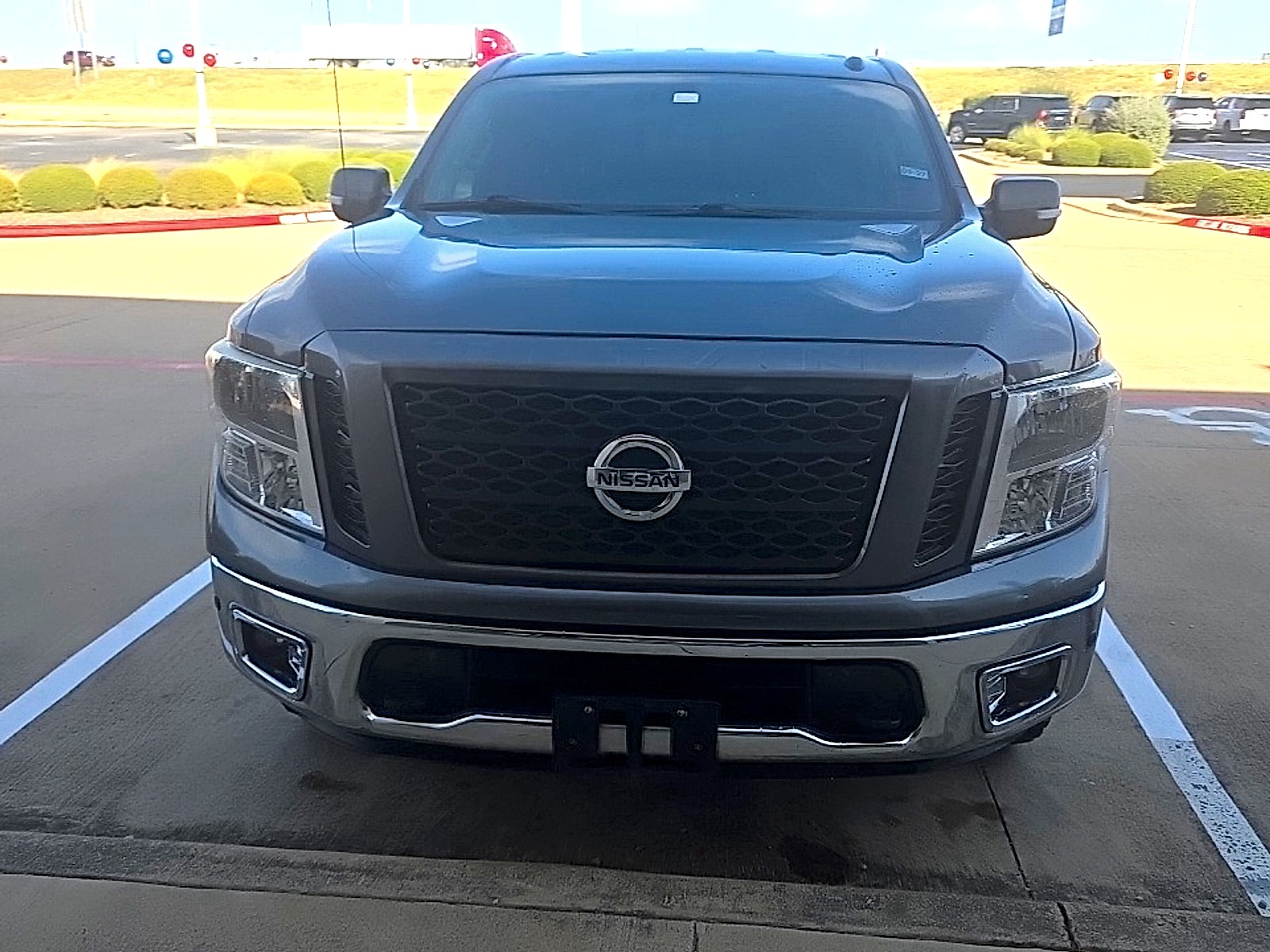 2019 Nissan TITAN SV
