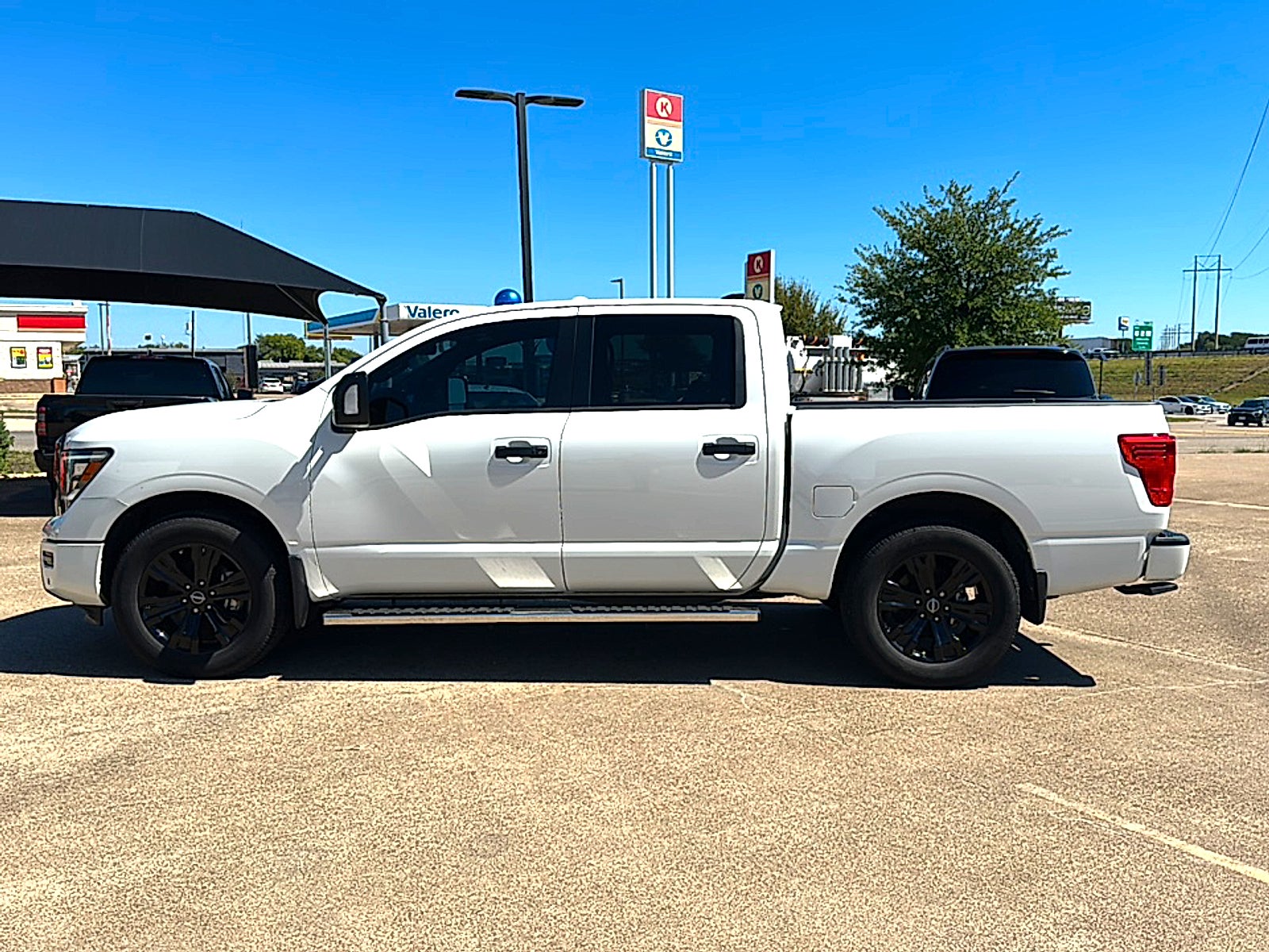2023 Nissan TITAN Crew Cab SV 4x2
