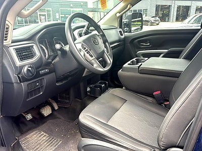 2017 Nissan Titan XD 4x4 Gas Crew Cab SV