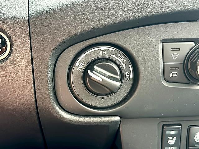 2024 Nissan Frontier Crew Cab 4x4 SL