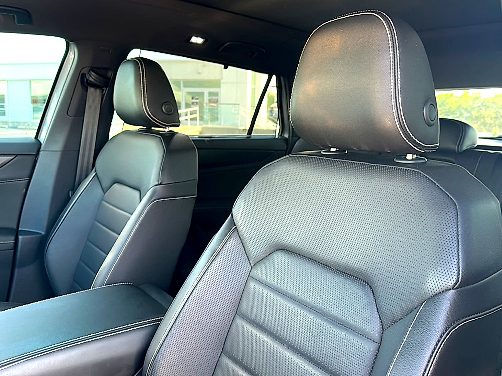 2025 Volkswagen Atlas Cross Sport 2.0T SEL R-Line Black