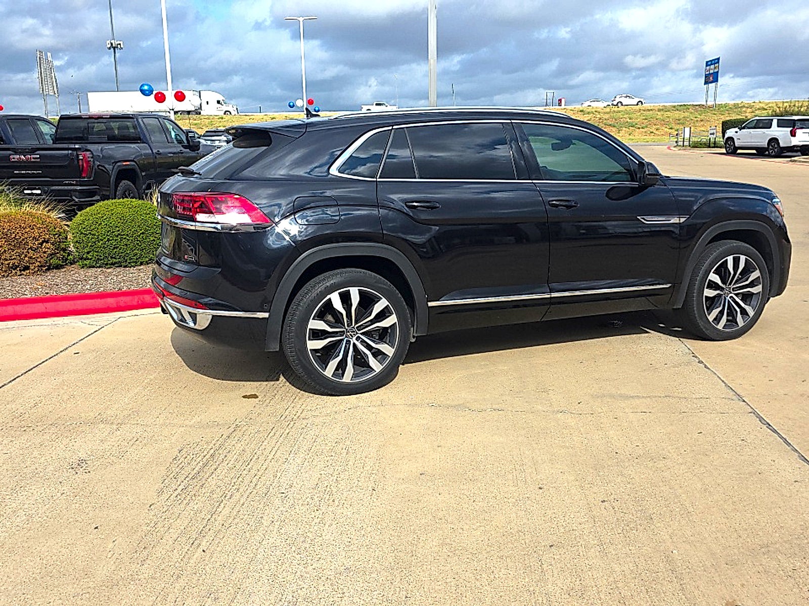 2022 Volkswagen Atlas Cross Sport 3.6L V6 SEL Premium R-Line