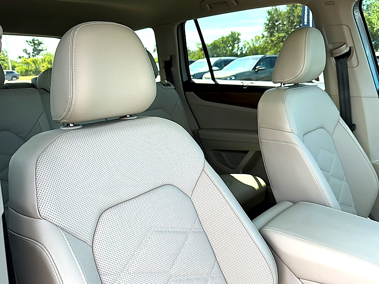 2024 Volkswagen Atlas 2.0T SE w/Technology