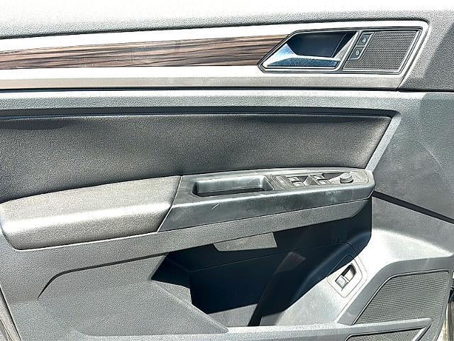 2021 Volkswagen Atlas 3.6L V6 SE w/Technology FWD *Ltd Avail*