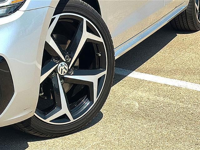 2020 Volkswagen Passat 2.0T R-Line Auto