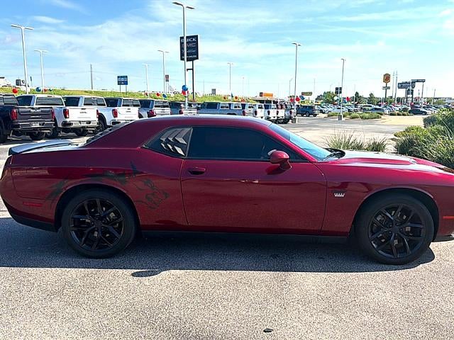 2021 Dodge Challenger SXT RWD