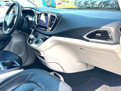 2022 Chrysler Pacifica Touring L FWD