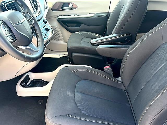2023 Chrysler Voyager LX FWD
