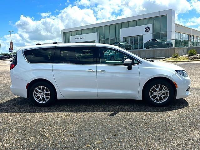 2023 Chrysler Voyager LX FWD