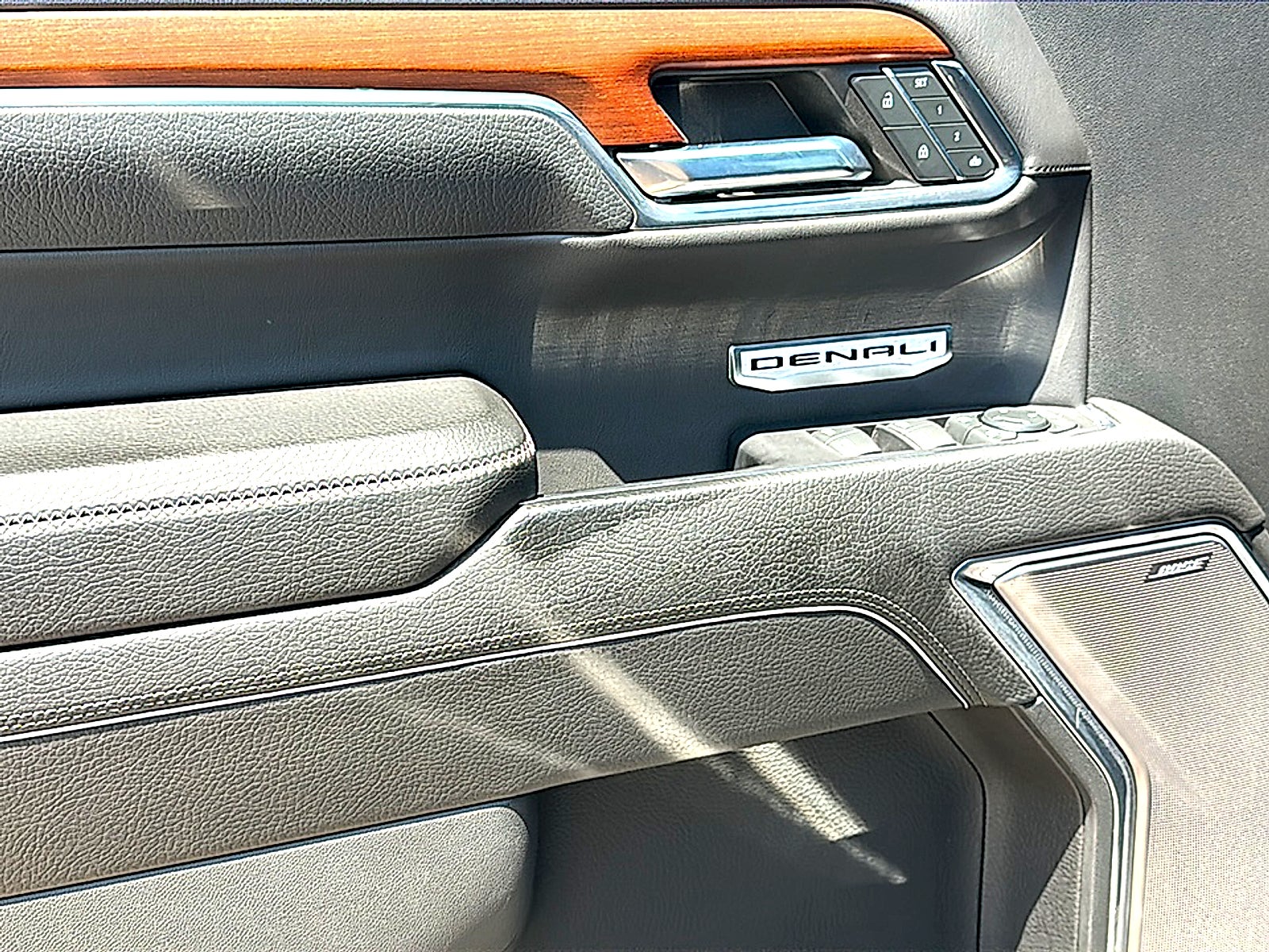 2023 GMC Sierra 1500 4WD Crew Cab Short Box Denali