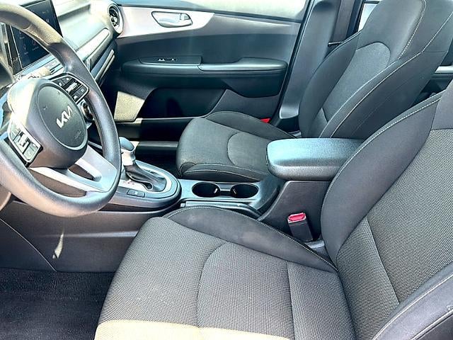 2024 Kia Forte LXS IVT