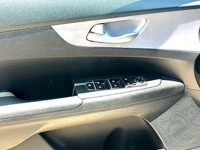 2024 Kia Forte LXS IVT