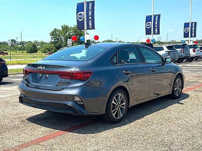 2024 Kia Forte LXS IVT