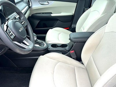 2023 Kia Forte LXS IVT