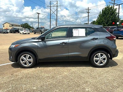 2025 Nissan Kicks Play S FWD