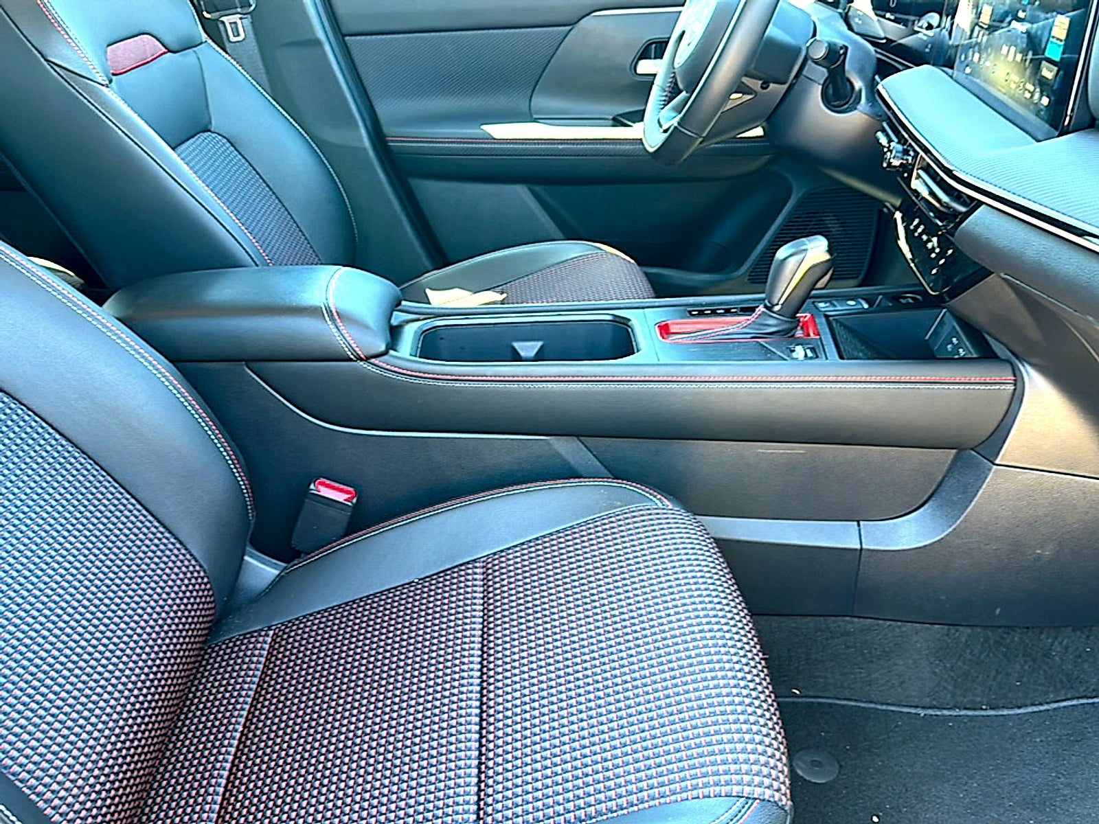 2025 Nissan Kicks SR FWD