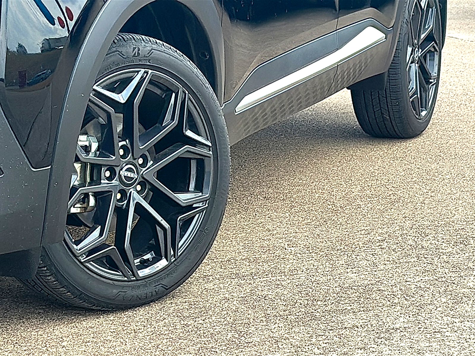 2025 Nissan Kicks SR FWD