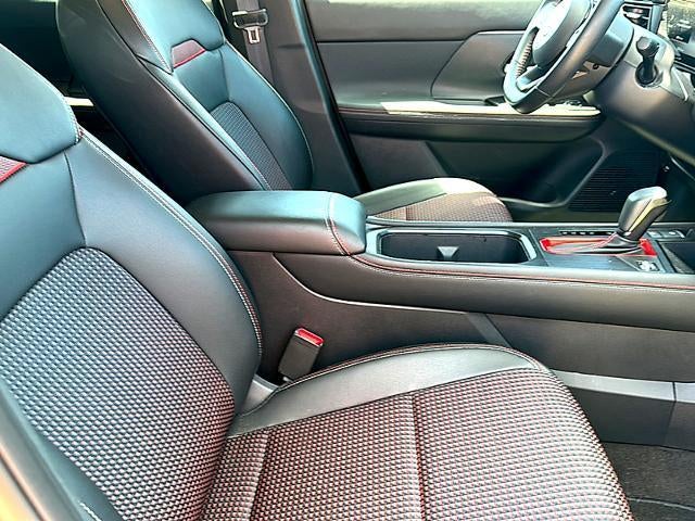 2025 Nissan Kicks SR FWD