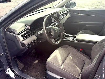 2025 Toyota Camry LE (SE)