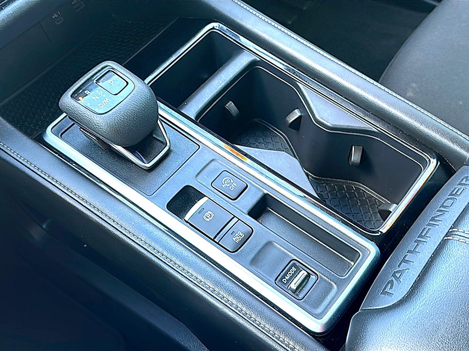 2024 Nissan Pathfinder SV FWD