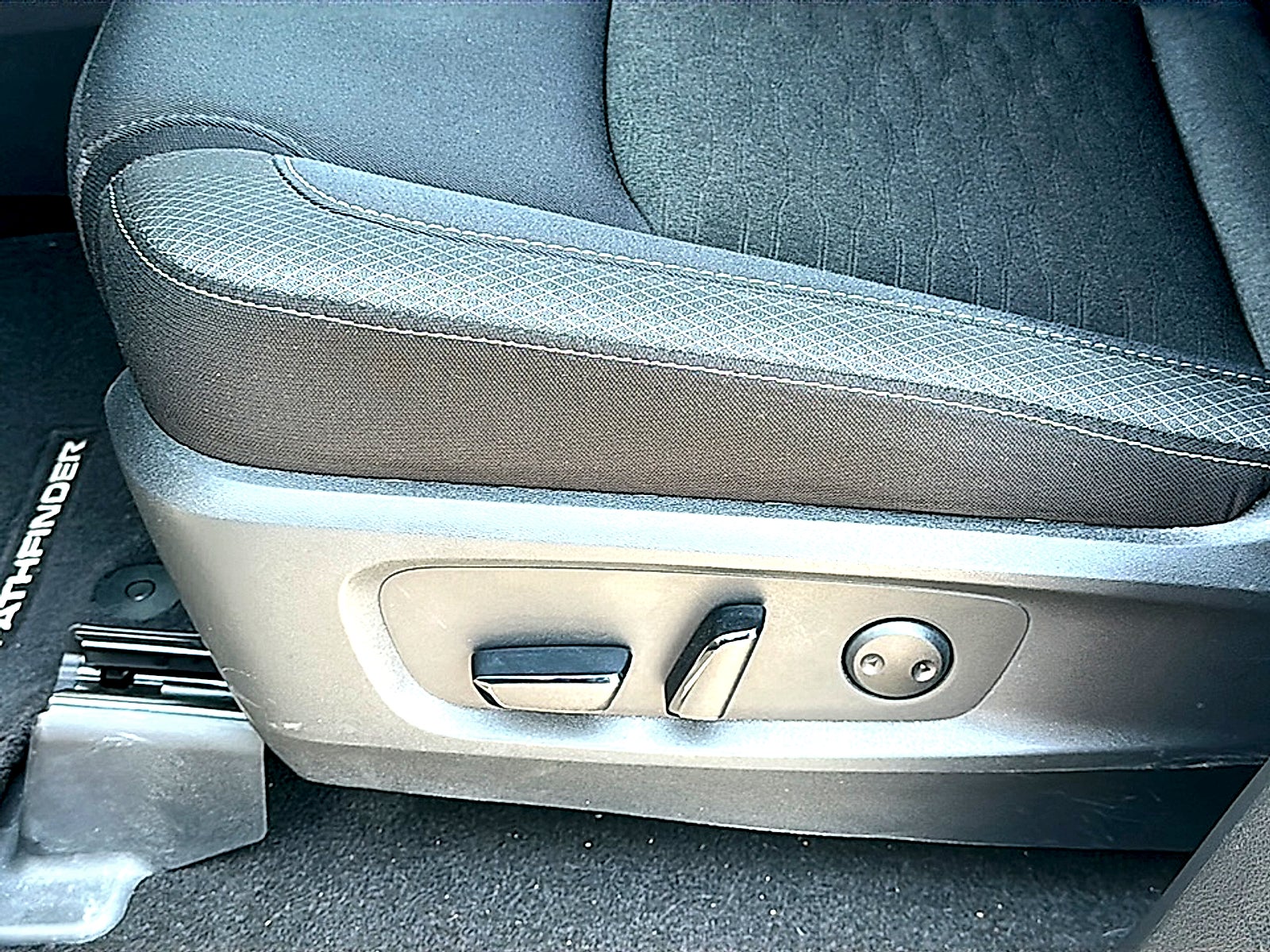 2024 Nissan Pathfinder SV FWD