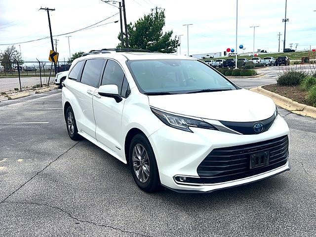 2021 Toyota Sienna XLE FWD 8-Passenger (Natl)