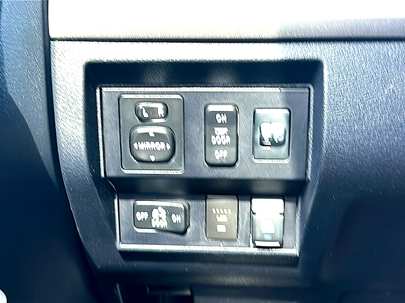 2017 Toyota Tundra SR5 5.7L V8