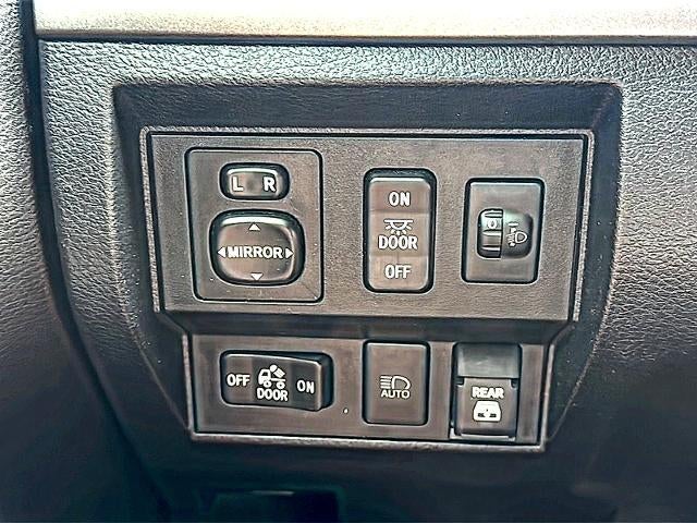 2020 Toyota Tundra 2WD 2WD SR5 CrewMax 5.5' Bed 5.7L (SE)