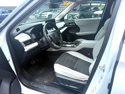 2025 Mitsubishi Outlander SE FWD