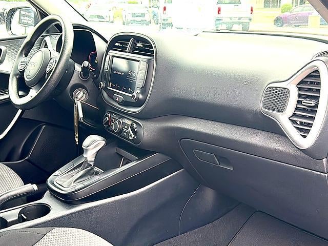2024 Kia Soul LX IVT