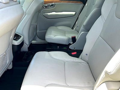 2022 Volvo XC90 T6 AWD Momentum 6P