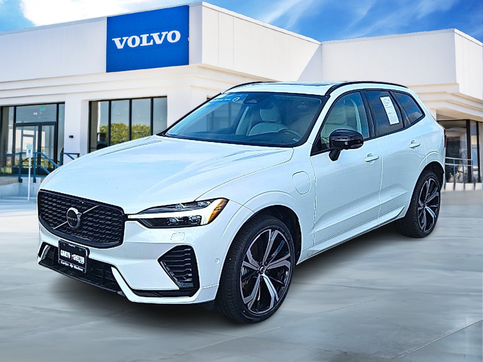 2024 Volvo XC60 Recharge Plug-In Hybrid T8 Ultimate Dark Theme