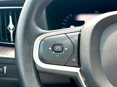 2022 Volvo XC60 B5 AWD Momentum