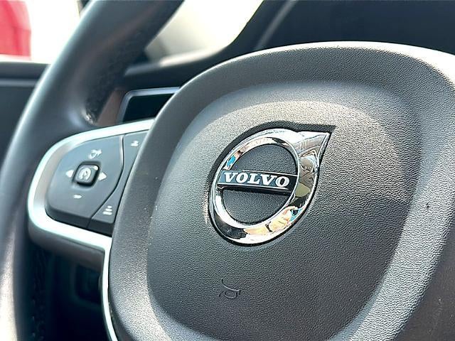 2022 Volvo XC60 B5 AWD Momentum