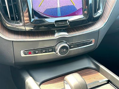 2022 Volvo XC60 B5 AWD Momentum