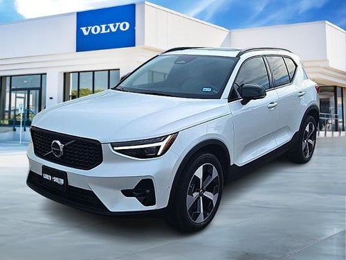 2025 Volvo XC40 B5 AWD Plus Dark Theme