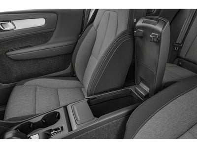 2025 Volvo XC40 B5 AWD Plus Dark Theme