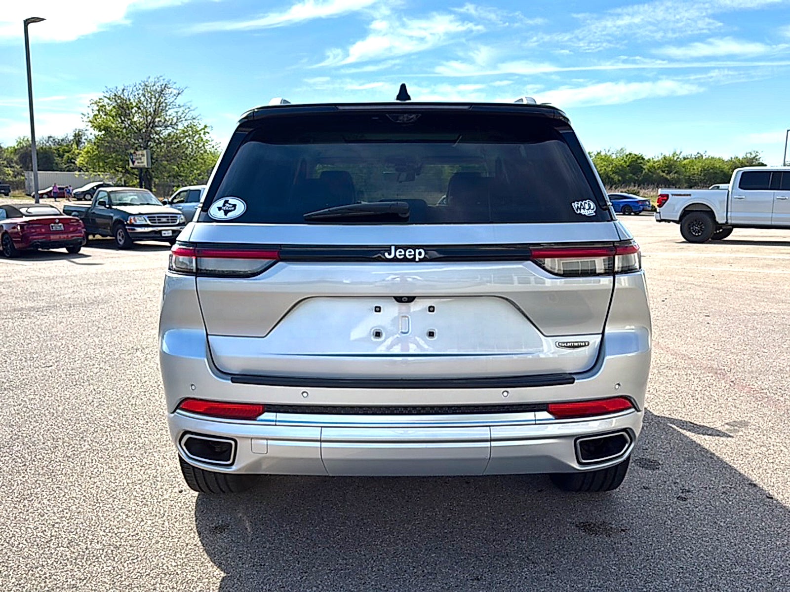 2023 Jeep Grand Cherokee Summit 4x2