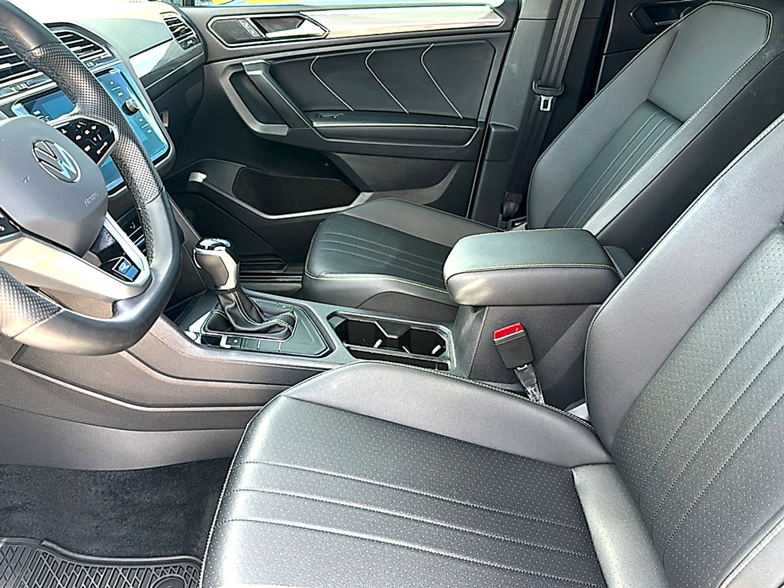 2023 Volkswagen Tiguan SE R-Line Black