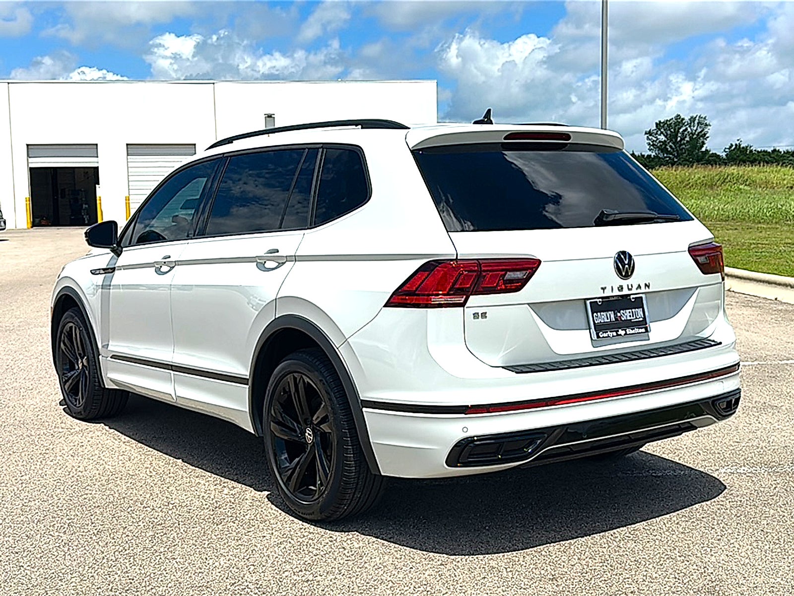 2023 Volkswagen Tiguan SE R-Line Black