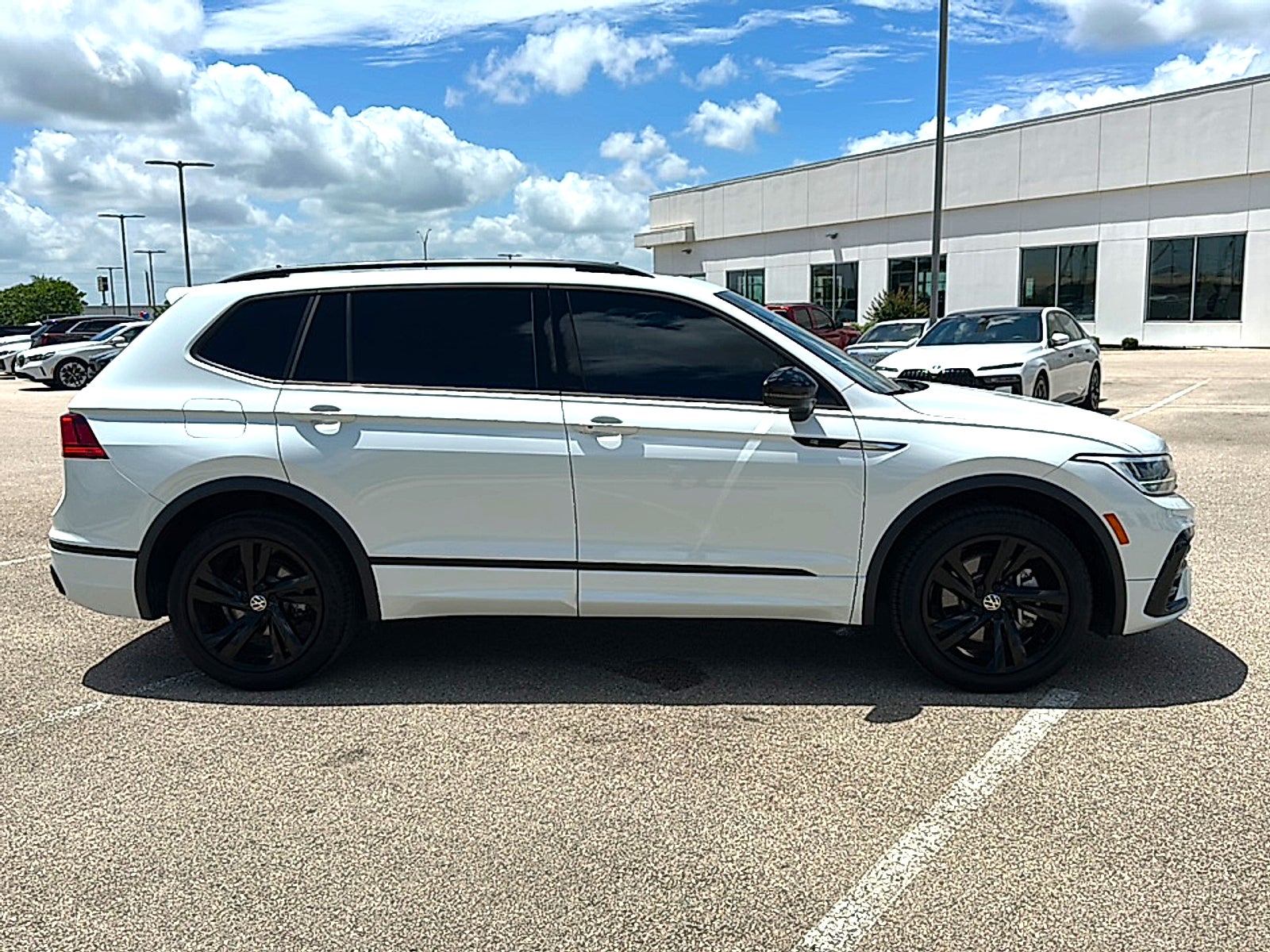 2023 Volkswagen Tiguan SE R-Line Black