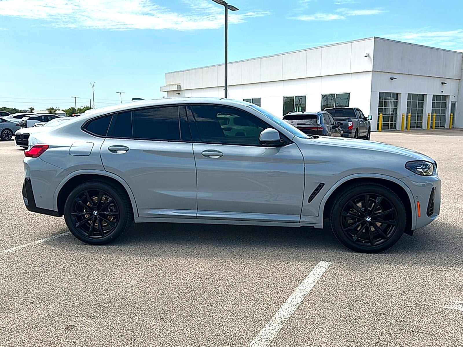 2023 BMW X4 xDrive30i