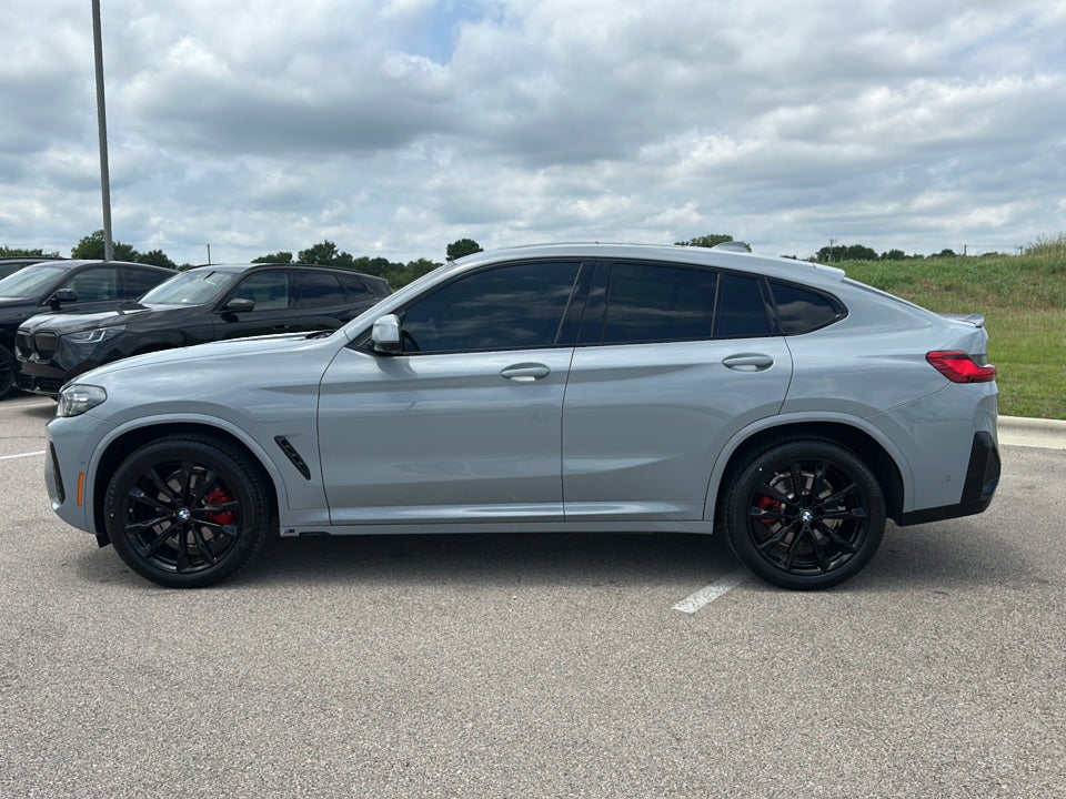 2025 BMW X4 xDrive30i