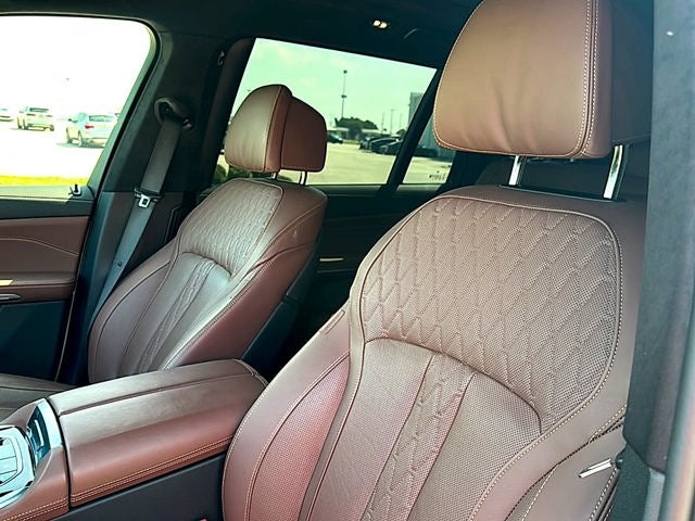 2025 BMW X7 M60i