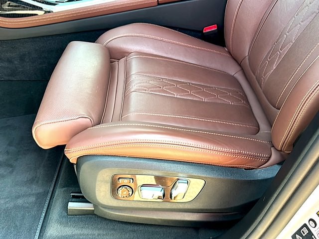 2025 BMW X7 M60i