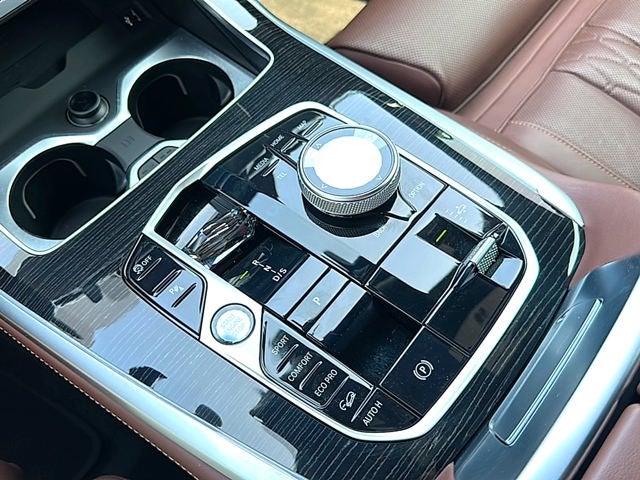 2025 BMW X7 M60i