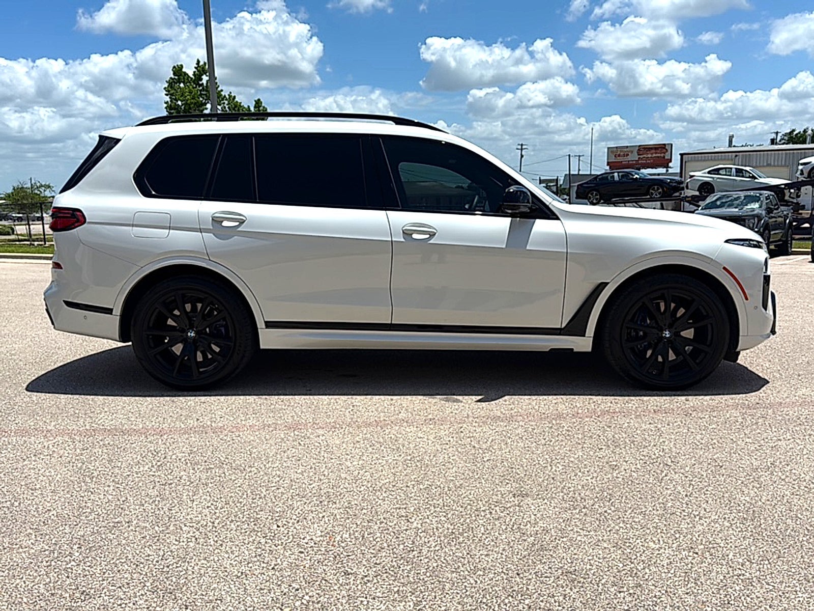 2025 BMW X7 M60i